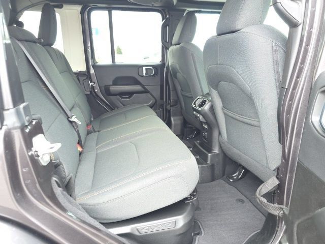 Used 2025 Jeep Wrangler Unlimited Sahara w/ Safety Group AWD/4WD image 47