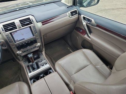 Used 2019 Lexus GX 460 Luxury AWD/4WD image 17