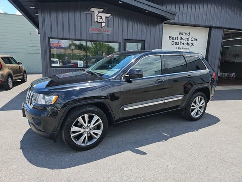 Used 2013 Jeep Grand Cherokee Laredo AWD/4WD image 2