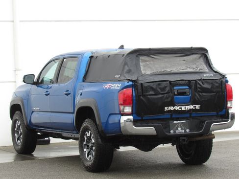 Used 2016 Toyota Tacoma TRD Off-Road image 5