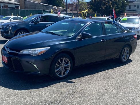 Used 2017 Toyota Camry SE FWD image 3