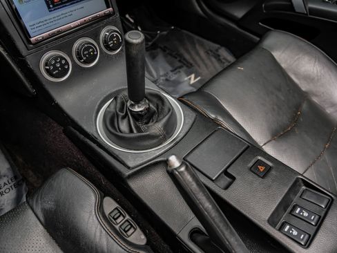 Used 2005 Nissan 350Z Touring RWD image 22
