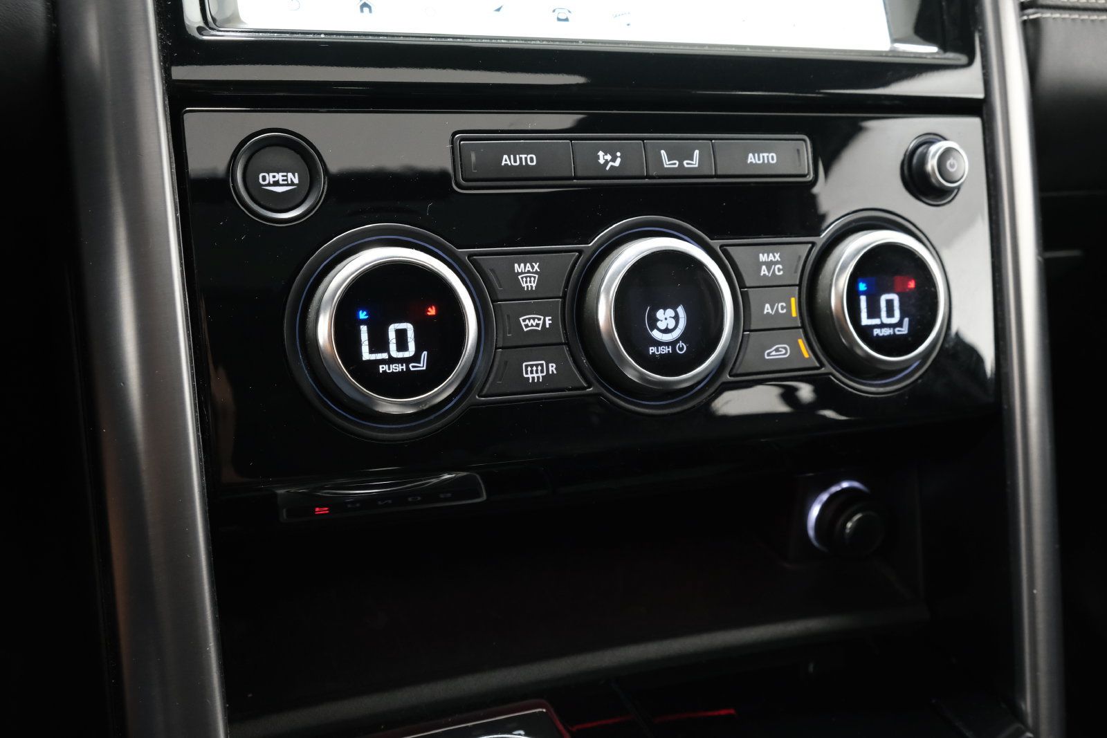 Used 2019 Land Rover Discovery HSE Luxury AWD/4WD image 21