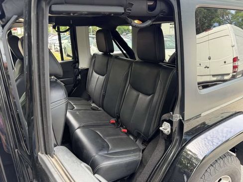 Used 2017 Jeep Wrangler Unlimited Sahara w/ Connectivity Group AWD/4WD image 15