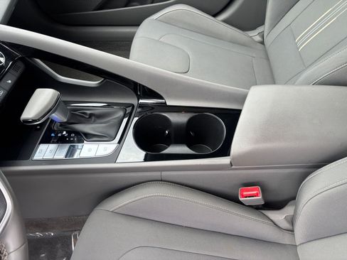 Used 2025 Hyundai Elantra SEL image 43