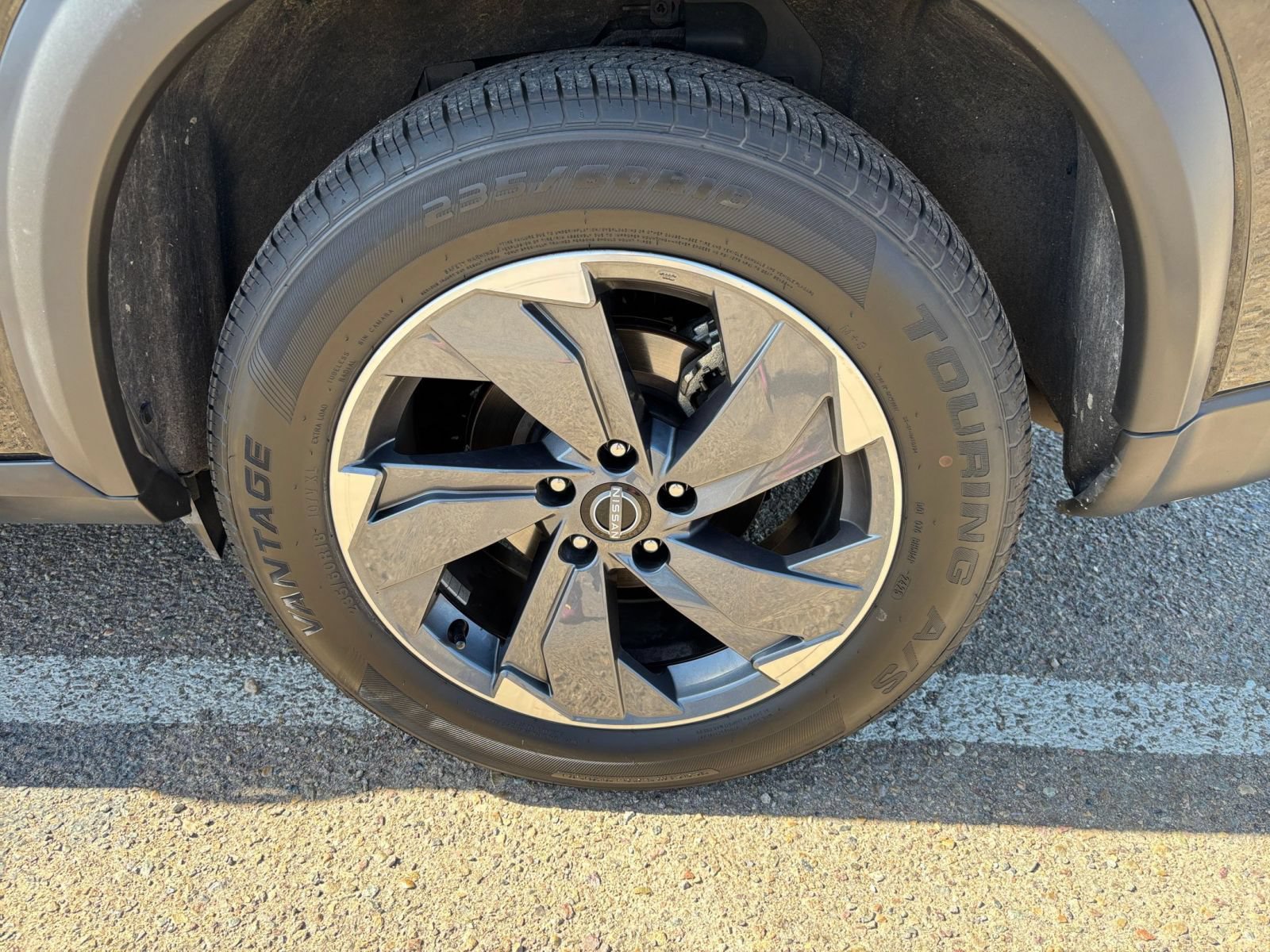 Used 2025 Nissan Rogue SV FWD image 31