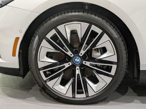 Used 2024 BMW i5 eDrive40i w/ Premium Package image 25