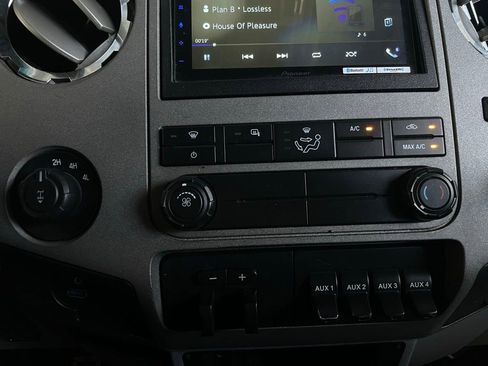 Used 2011 Ford F250 XLT w/ XLT Premium Pkg image 35