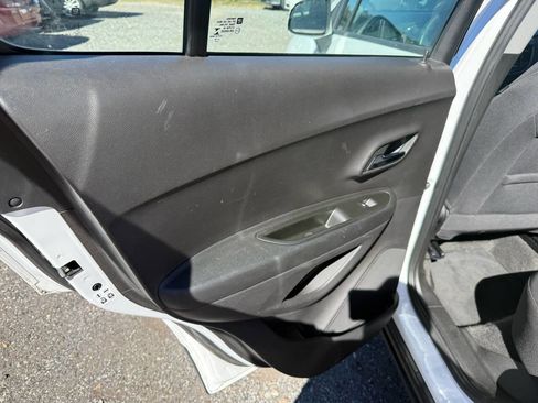 Used 2018 Chevrolet Trax LS image 17