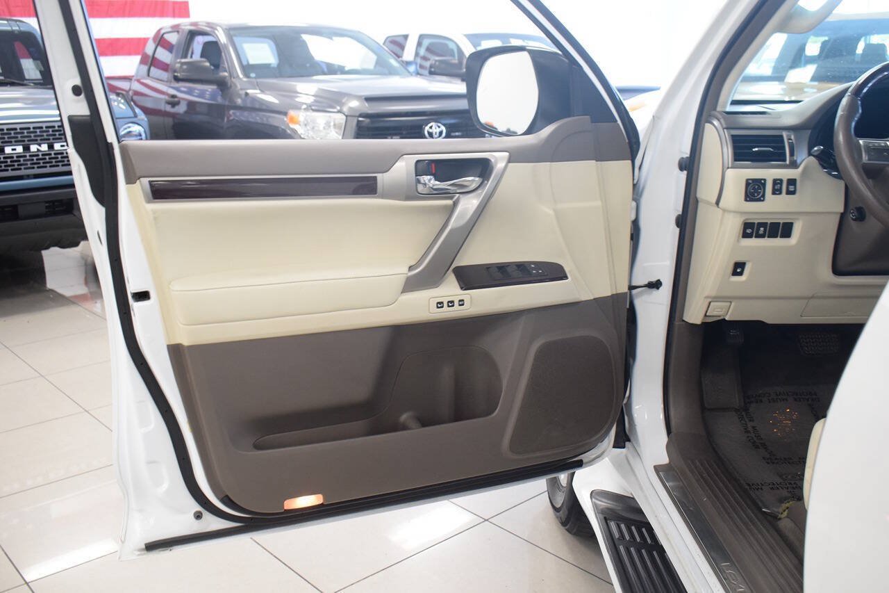 Used 2014 Lexus GX 460 w/ Premium Package AWD/4WD image 31