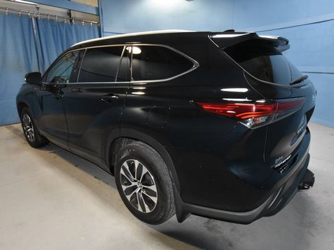 Used 2022 Toyota Highlander XLE AWD/4WD image 31