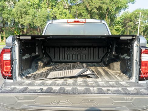 Used 2025 GMC Canyon Denali AWD/4WD image 9