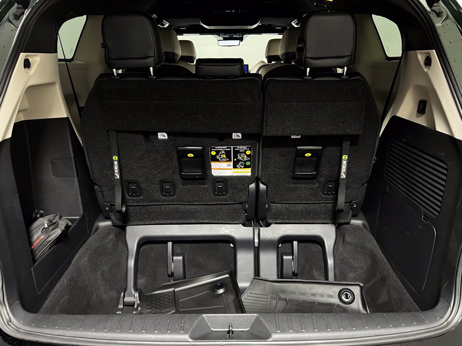 Certified 2025 Toyota Sienna Platinum FWD image 31