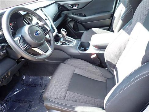 Used 2025 Subaru Outback Premium AWD/4WD image 12