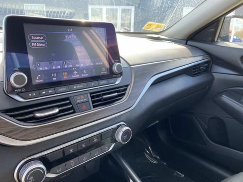 Used 2024 Nissan Altima 2.5 SV AWD/4WD image 32