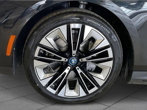 Used 2025 BMW i5 eDrive40i w/ Premium Package image 11