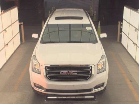 Used 2019 GMC Yukon XL SLT image 2