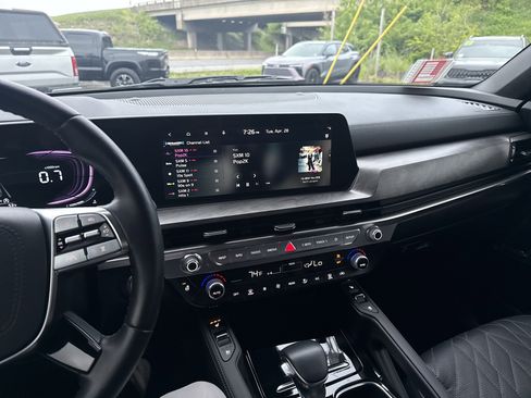 Used 2025 Kia Telluride AWD image 23