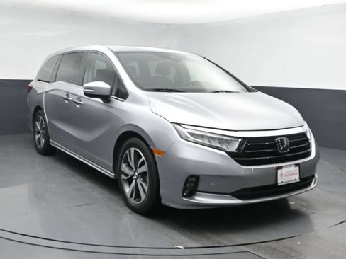 Used 2022 Honda Odyssey Touring image 2