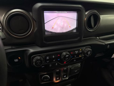 Used 2023 Jeep Wrangler Willys image 9