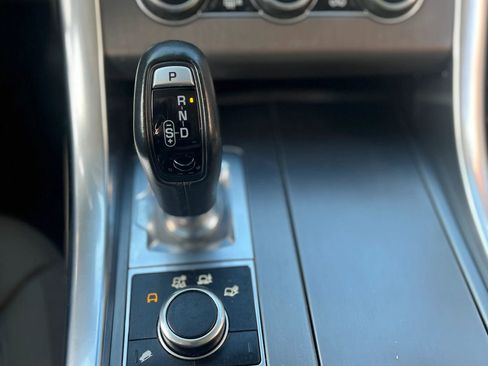Used 2015 Land Rover Range Rover Sport SE image 25
