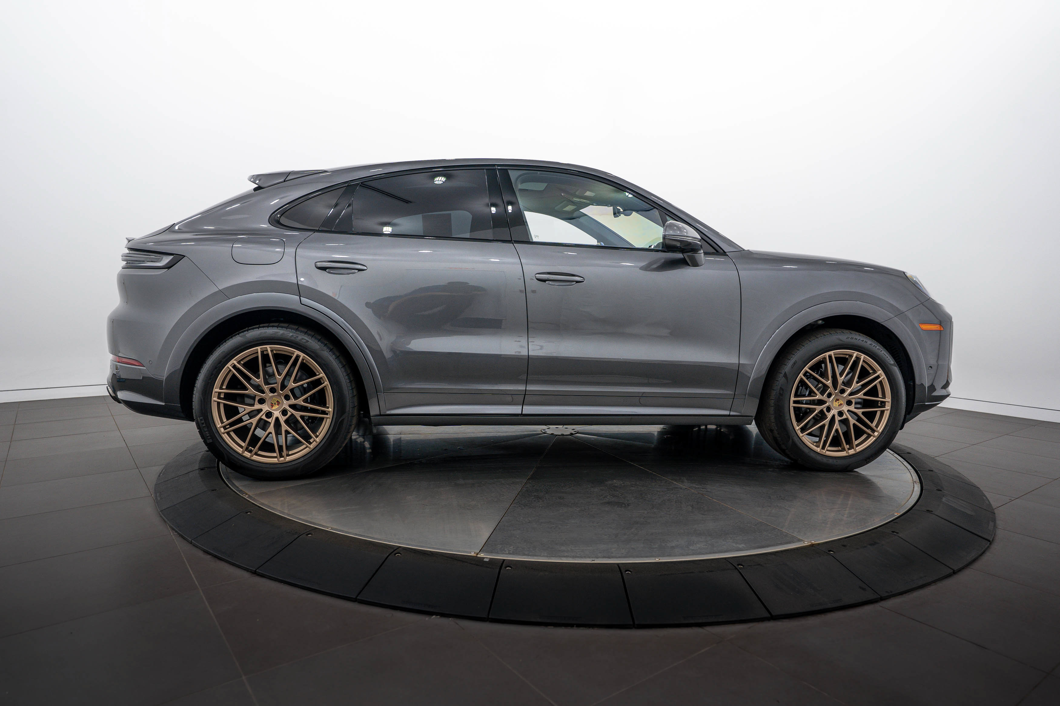 Certified 2024 Porsche Cayenne S AWD/4WD image 8