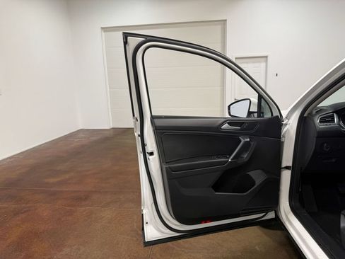 Used 2018 Volkswagen Tiguan SE w/ Panoramic Sunroof Package AWD/4WD image 54