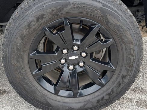 Used 2017 Chevrolet Colorado Z71 w/ Z71 Midnight Edition AWD/4WD image 10