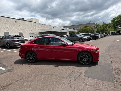 Used 2023 Alfa Romeo Giulia Estrema AWD/4WD image 3