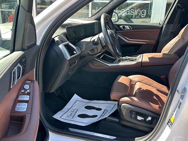 Used 2024 BMW X7 xDrive40i w/ Executive Package AWD/4WD image 13