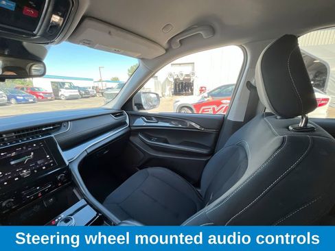 Used 2023 Jeep Grand Cherokee L Laredo image 11