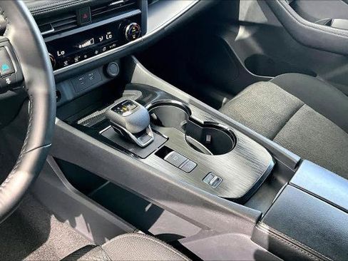 Certified 2025 Nissan Rogue SV FWD image 16