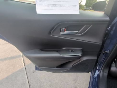 Used 2025 Toyota Prius Plug-In Hybrid FWD image 26