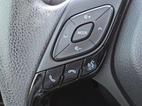 Used 2020 Toyota C-HR LE FWD image 31