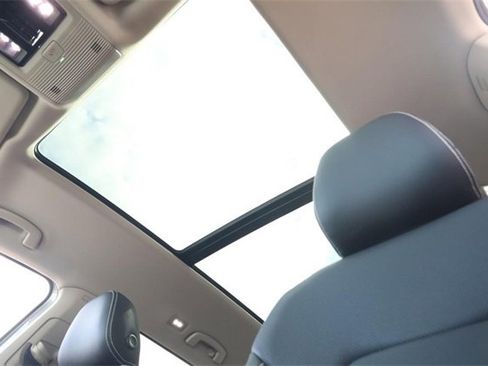 New 2026 Volkswagen Atlas SE image 11