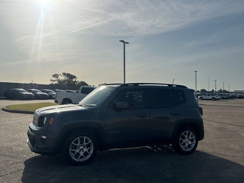 Used 2020 Jeep Renegade Latitude FWD image 12
