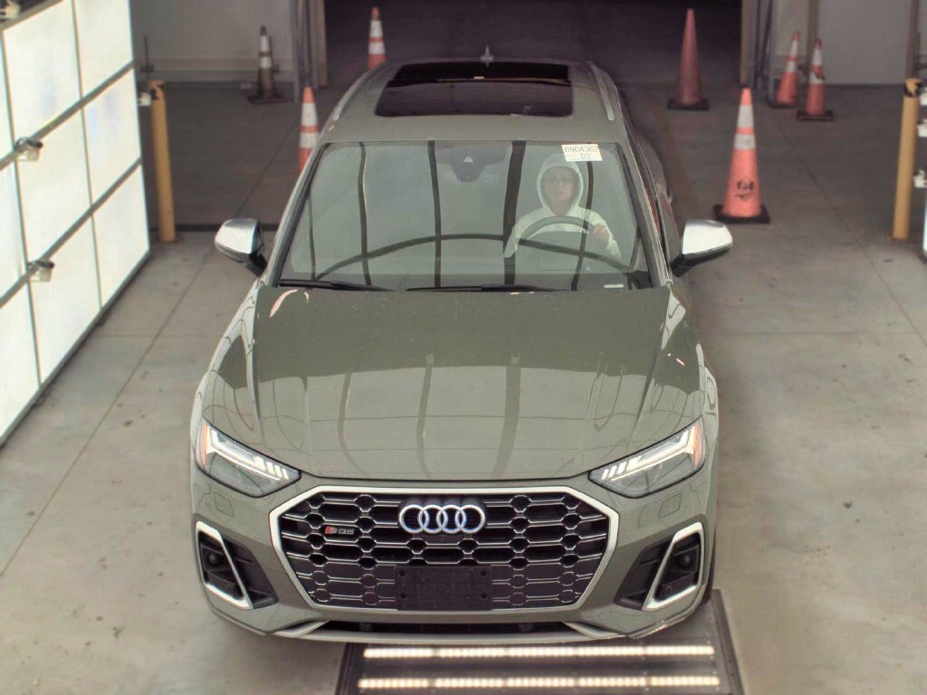 Used 2023 Audi SQ5 Prestige w/ Prestige Package AWD/4WD image 3