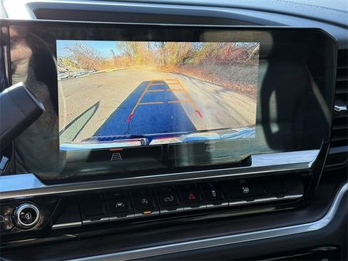 Certified 2025 GMC Sierra 1500 SLT image 14