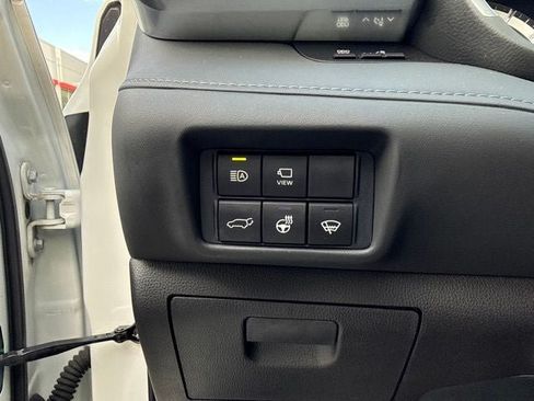 Certified 2021 Toyota Highlander Platinum AWD/4WD image 30