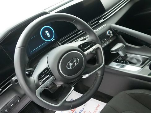 Used 2023 Hyundai Elantra SEL w/ Convenience Package FWD image 14