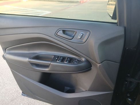 Used 2017 Ford Escape S image 10