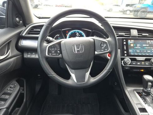 Used 2016 Honda Civic Touring image 2