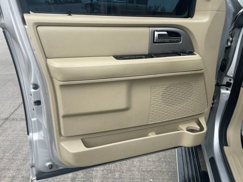 Used 2016 Ford Expedition Limited w/ Equipment Group 301A AWD/4WD image 11