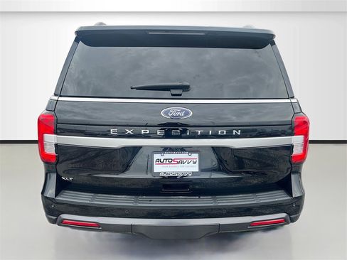 Used 2023 Ford Expedition XLT image 6