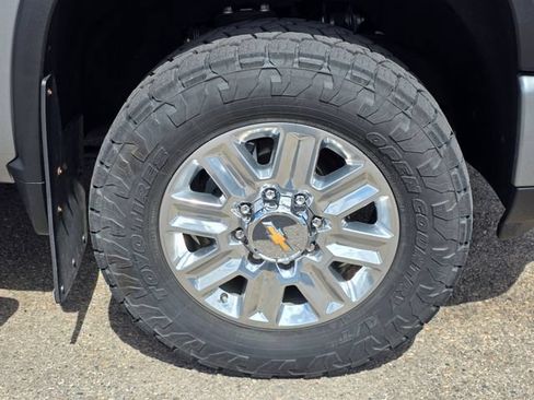 Used 2025 Chevrolet Silverado 2500 High Country w/ Technology Package AWD/4WD image 6