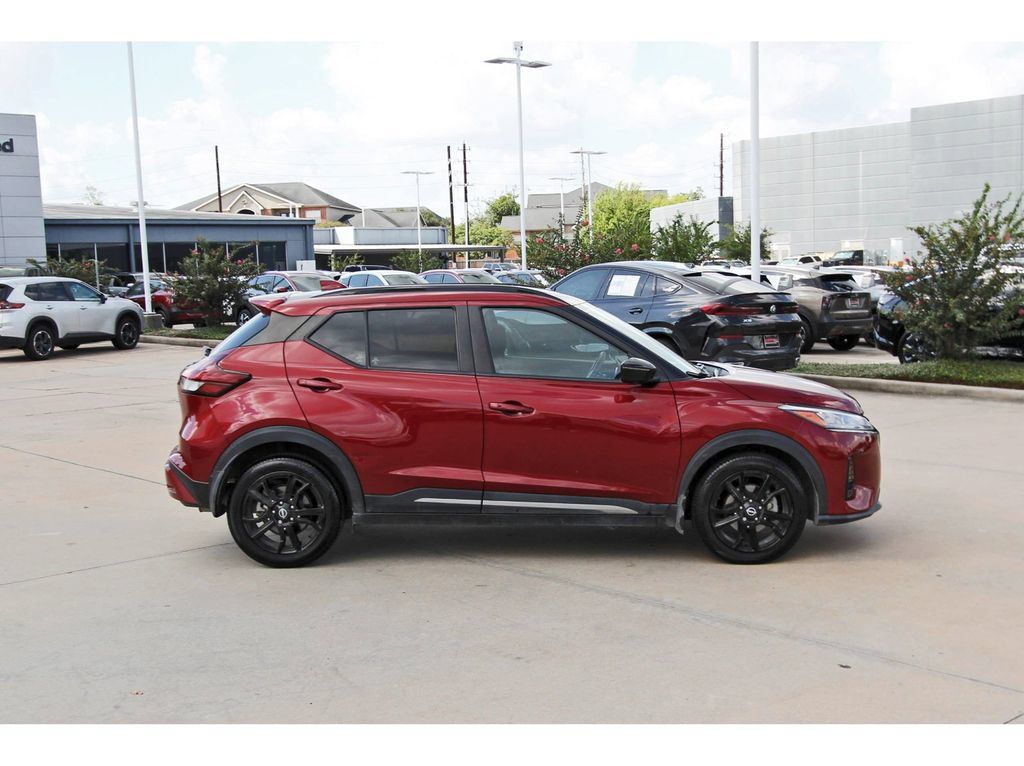 Used 2023 Nissan Kicks SR FWD image 6