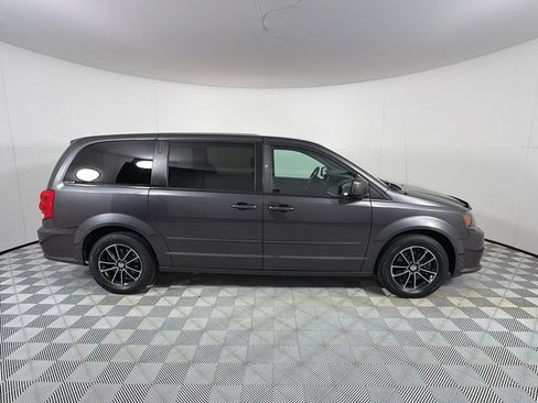 Used 2016 Dodge Grand Caravan SXT FWD image 4