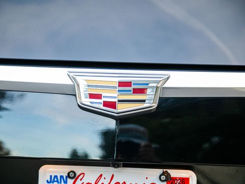 Used 2018 Cadillac Escalade 2WD image 16