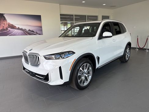 New 2026 BMW X5 xDrive40i w/ Premium Package image 4