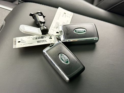 Used 2025 Land Rover Range Rover SE AWD/4WD image 17